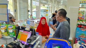 Politisi Gerindra Suka Berbagi Pada Lansia