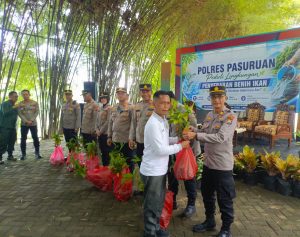 Dukung Gerakan Indonesia Asri, Polres Pasuruan Tebar 6.000 Benih Ikan dan Bagikan Bibit Pohon