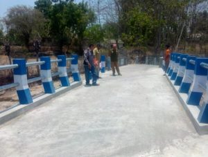 Warga Sambut Baik Pemeliharaan Jembatan di Desa Kapasan, Nguling